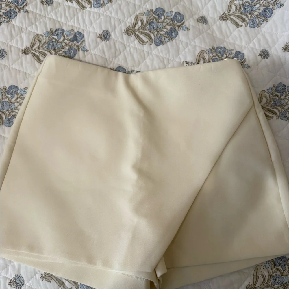 Zara Cream Skort - Picture 2 of 7
